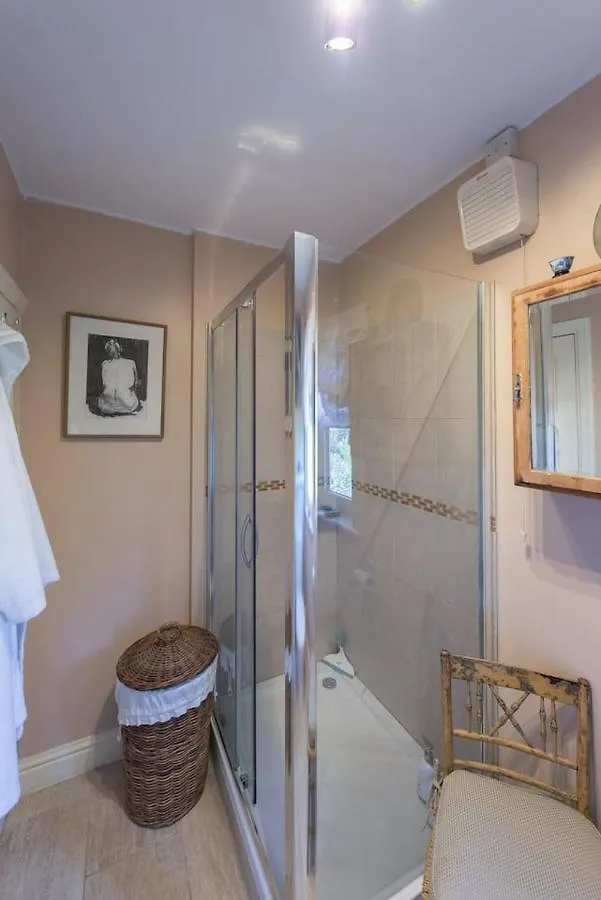 Church Cottage Bath 0*,